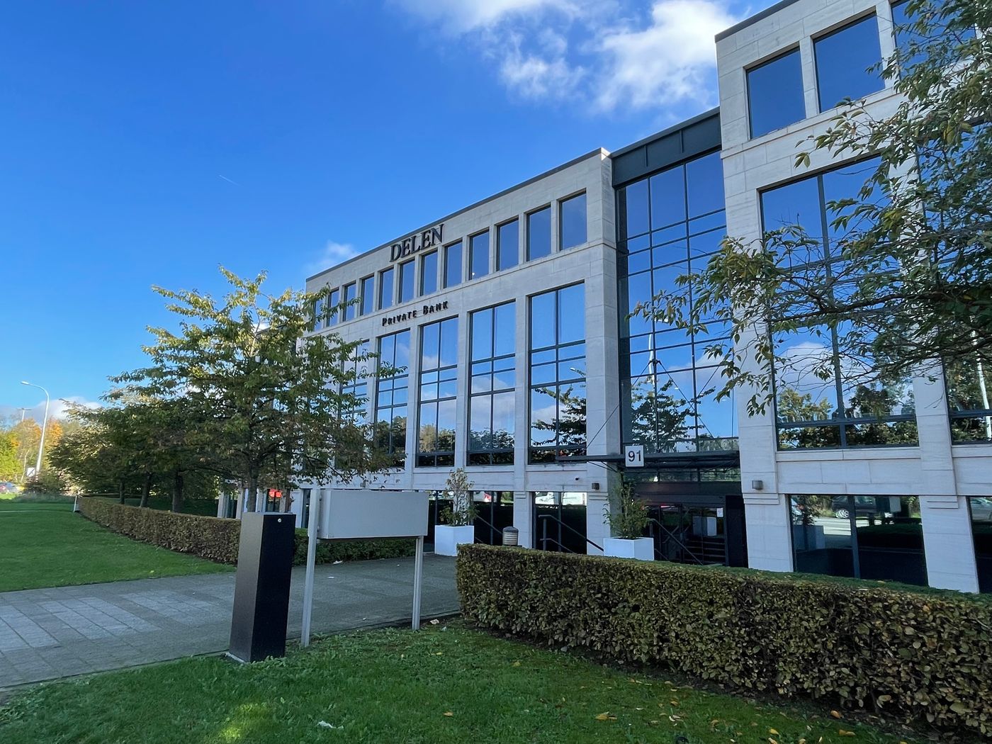 371 m² lichtrijke kantoren met zichtlocatie vanaf R0 te Zellik - photo 2