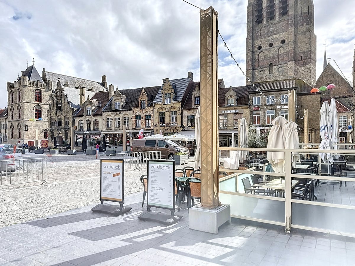 Handelsgelijkvloers te huur op de Grote Markt te Veurne. - foto 5