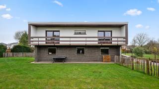 Rustig gelegen villa van 285m² op een perceel van 10a16ca. Zeer gunstig gelegen op fietsafstand van Leuven en nabij UZ-Gasthuisberg en de op- en...