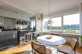 Gezellig instapklaar appartement met fantastisch uitzicht Dit appartement is gelegen op de tweede verdieping van een klein gebouw met zicht op het...