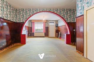 <p><span>Te renoveren rijwoning met 4 slaapkamers gelegen op een perceel van +/- 3a73ca te Beverlo.</span></p><p><span> </span></p><p><span>Belangrijkste troeven: </span></p><p><span>- Centrale ligging</span></p><p><span>- Te renoveren</span></p><p><span>- 4 slaapkamers in totaal</span></p><p><span>- Rolluiken</span></p><p><span>- Vrijstaande garage of opslagruimte</span></p><p><span> </span></p><p><span>Bekijk zeker ook de foto's en de grondplannen met de afmetingen. Zo krijgt u van thuis uit al een perfect beeld van wat deze woning te bieden heeft!</span></p><p><span> </span></p><p><span>Wenst u meer info of een vrijblijvende bezichtiging, contacteer dan ons kantoor op het nummer 011 85 15 15 en wij helpen u graag verder. </span></p>