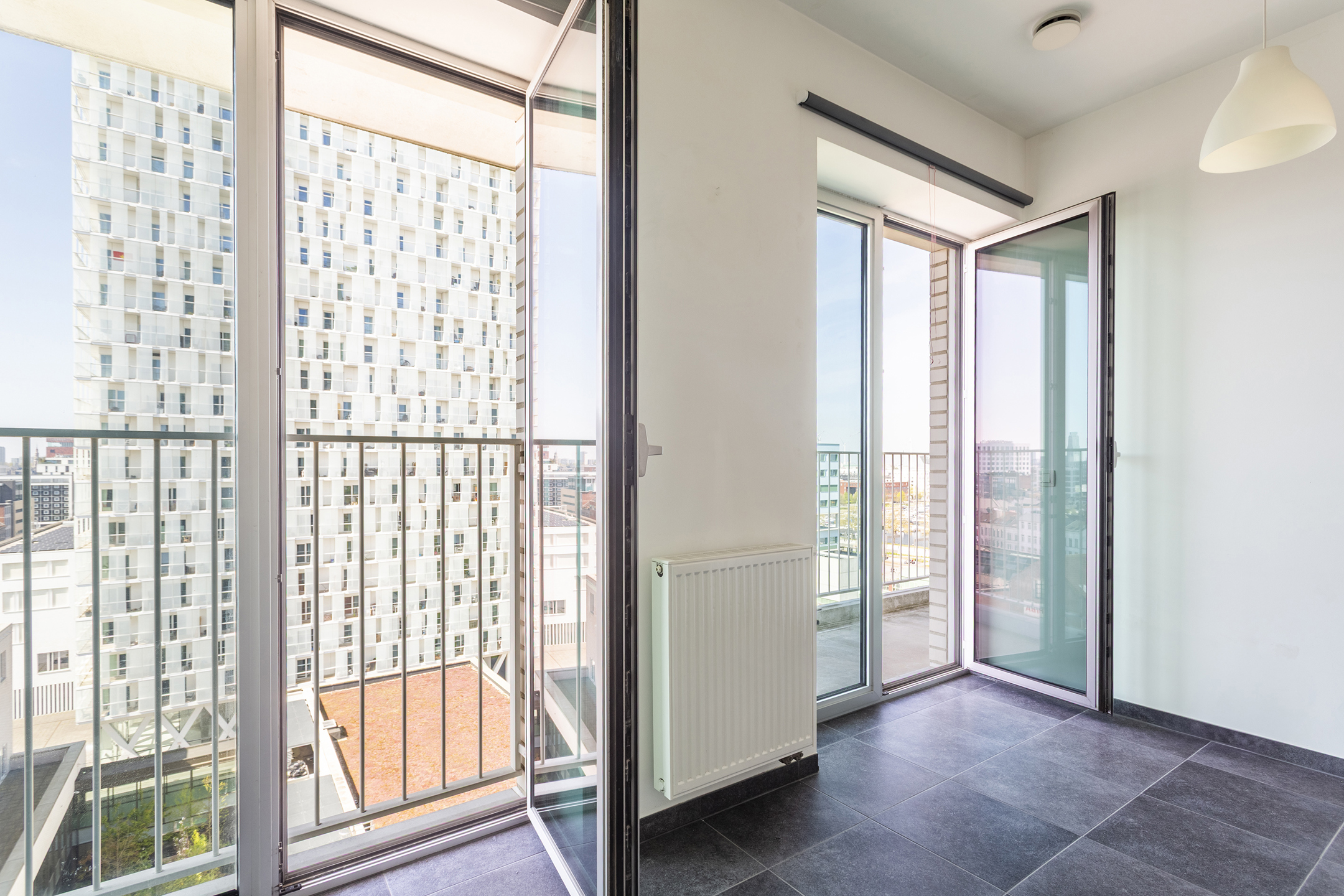 Lichtrijk appartement met prachtig zicht in de Lichttoren van Antwerpen - foto 3