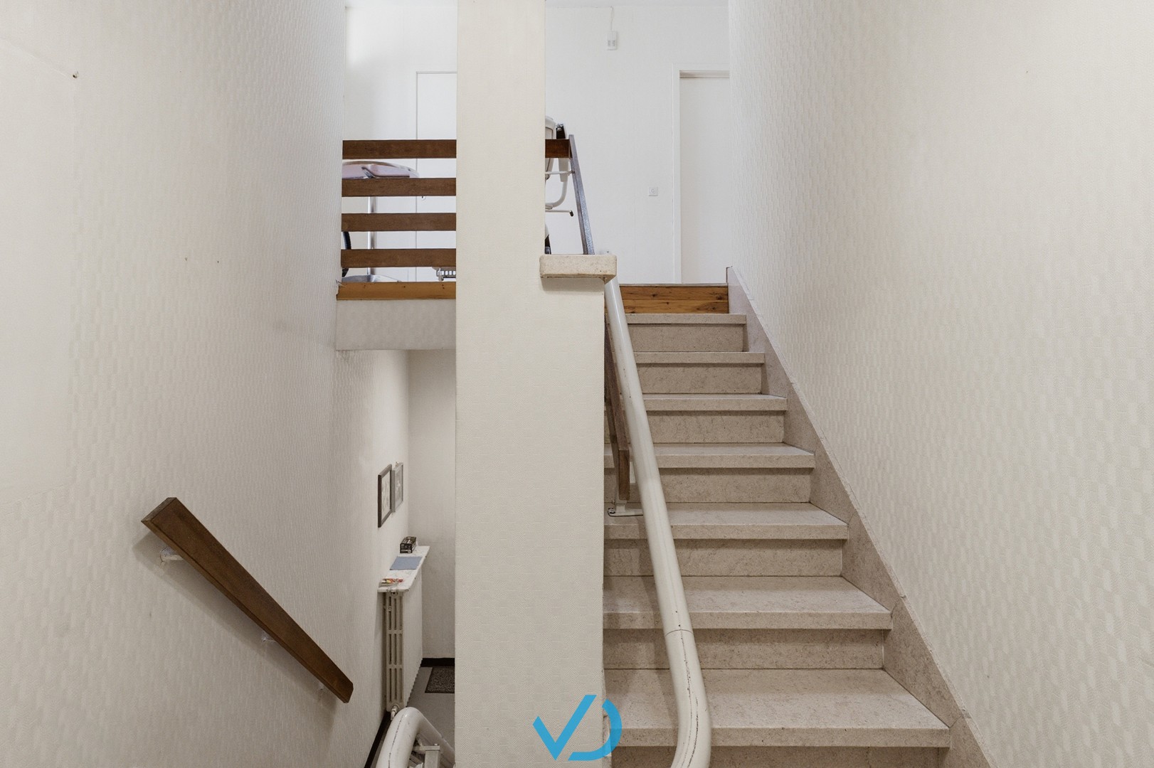 Zonovergoten duplex met ruim terras en twee garages in hartje Poperinge! - foto 5