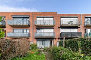 Appartement bien entretenu (86 m²) avec 2 chambres, garage et jardin orienté sud (100 m²) à Merksem. Ici, vous vivez dans un endroit central, à deux...