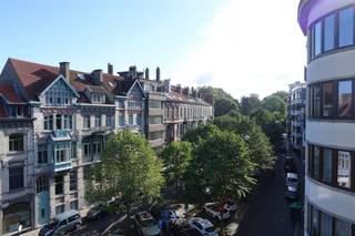 GENT - Koningin Astridlaan: Ben je op zoek naar een lichtrijk appartement te huur nabij Station Gent-Sint-Pieters? Lees dan snel even verder. De...