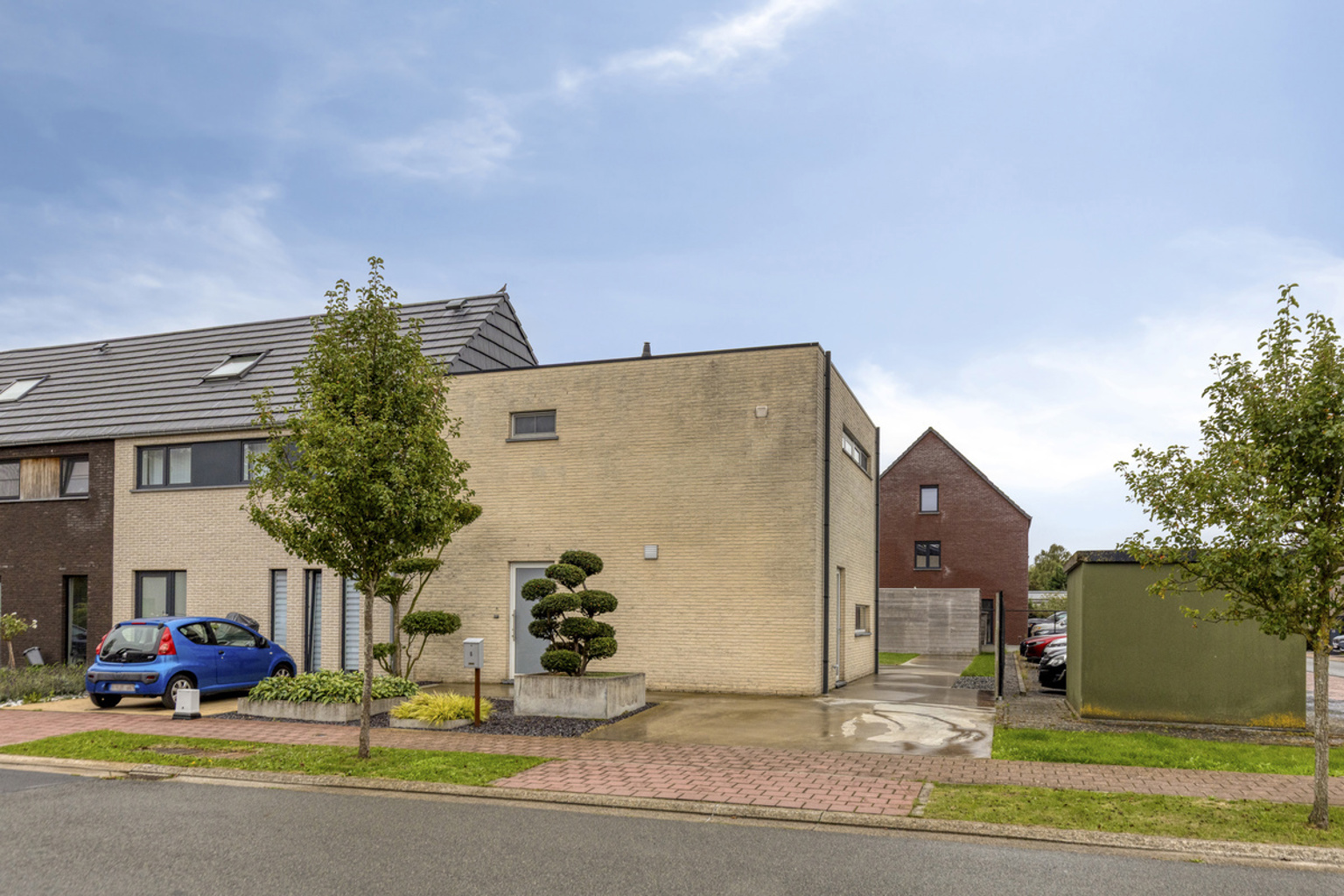 Instapklare halfopen bebouwing met 2 slaapkamers en tuin - foto 1
