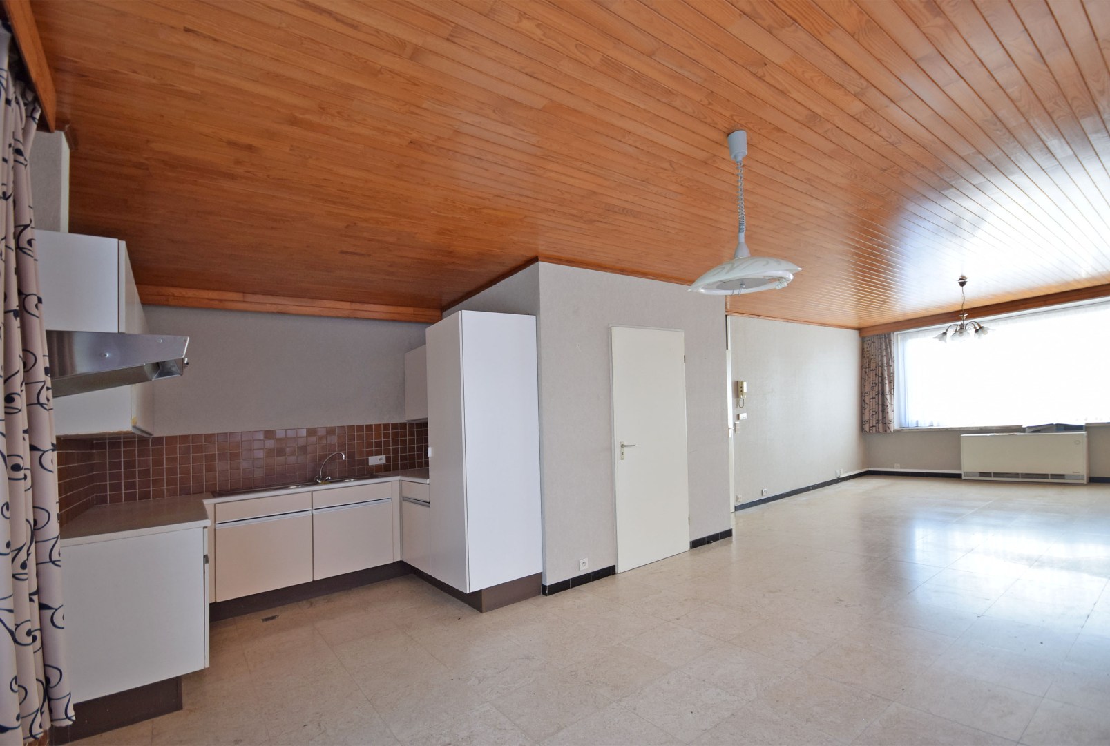 GELIJKVLOERS APPARTEMENT MET 2 SLAAPKAMERS - foto 3