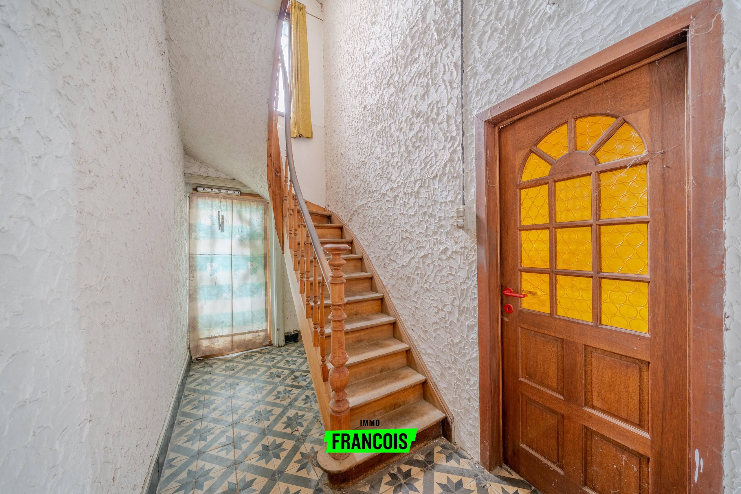 Te renoveren stadwoning met koer in hartje Ieper - foto 3