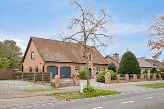 Deze karaktervolle landelijke woning uit 1981 bevindt zich in het groene en gezellige Blauberg (Herselt), op een mooie locatie tussen Herselt...