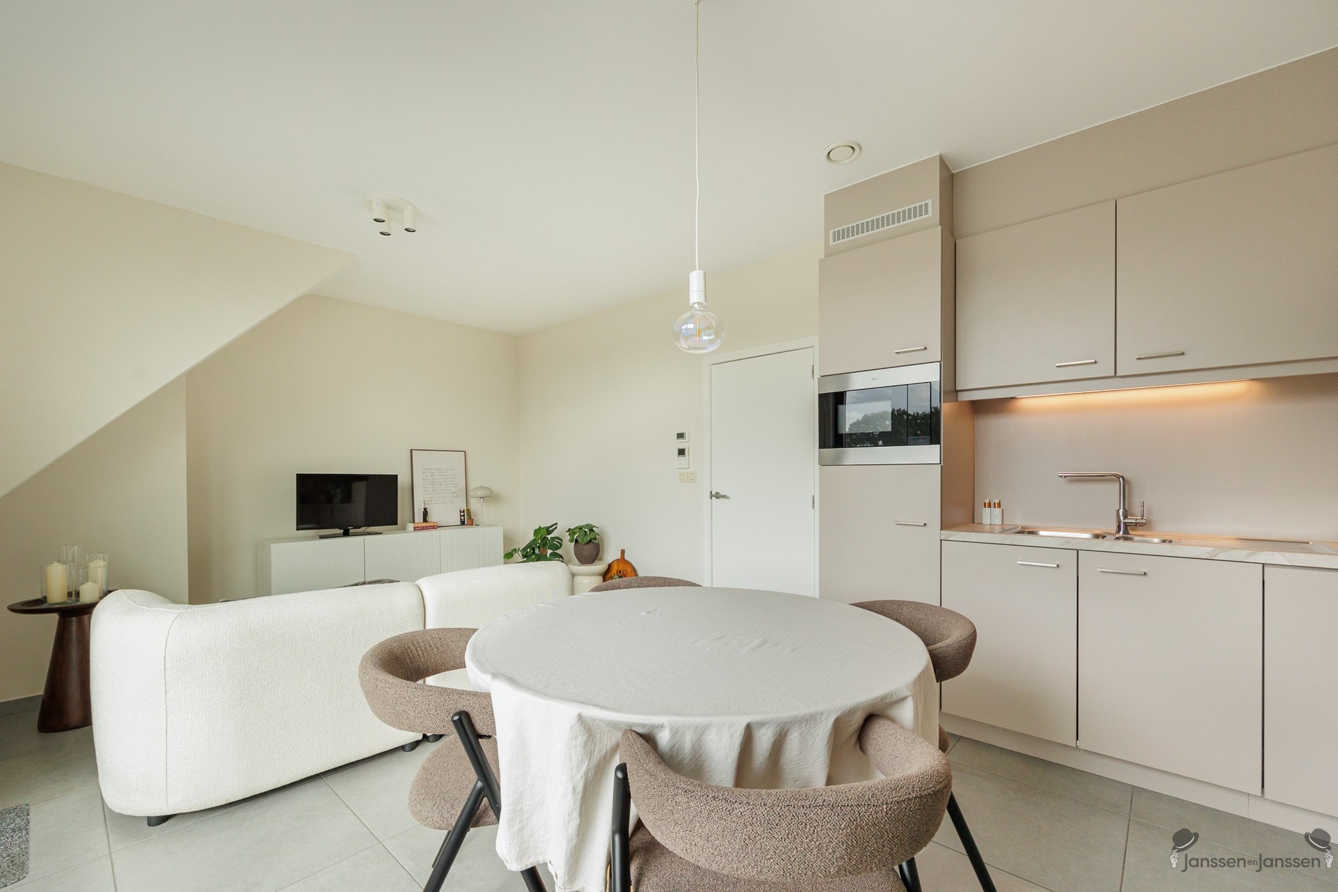 Mooi appartement met schitterend uitzicht en groot terras en parkeerplaats - foto 4