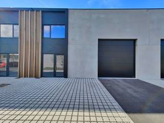 Magnifiek gelegen nieuwbouw KMO-unit van 208 m² te huur.De casco loods van 208 m² heeft een vrije hoogte van 6m en is opgebouwd uit een...