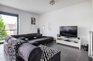 Centraal gelegen 3-slaapkamerappartement met ruim terras, autostaanplaats en kelder.Het appartement is ingedeeld als volgt : inkom, gastentoilet,...