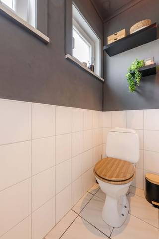 Op zoek naar ruimte en comfort? Deze goed onderhouden woning heeft het allemaal! Deze woning is gelegen in de Astridlaan 1 te Desselgem, een...