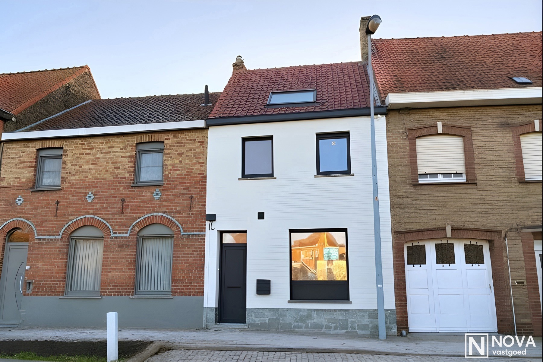 Volledig vernieuwde woning met 3 slaapkamers en tuin. - foto 2