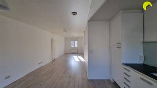 Perfectly located on the beautiful Lindenlei in Mortsel, we find this duplex apartment with a roof terrace.Layout:We reach the 1st floor of this...