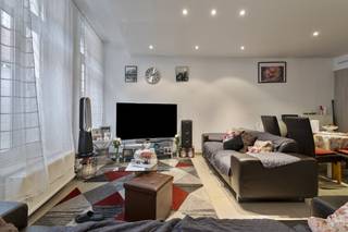 Dit gelijkvloers appartement (80 m²) is gelegen in een zijstraat van de markt in Zottegem, op wandelafstand van winkels, het station en scholen...