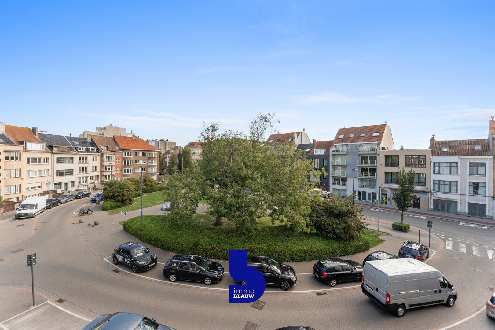 Omvangrijk 2 slaapkamerappartement met zicht op park - foto 4