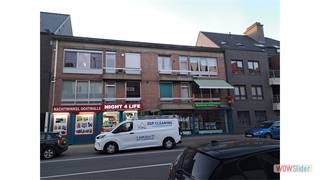 Een mooi afgewerkt appartement op de tweede verdieping bestaande uit een ruime woonkamer met open ingerichte keuken, 2 slaapkamers,...