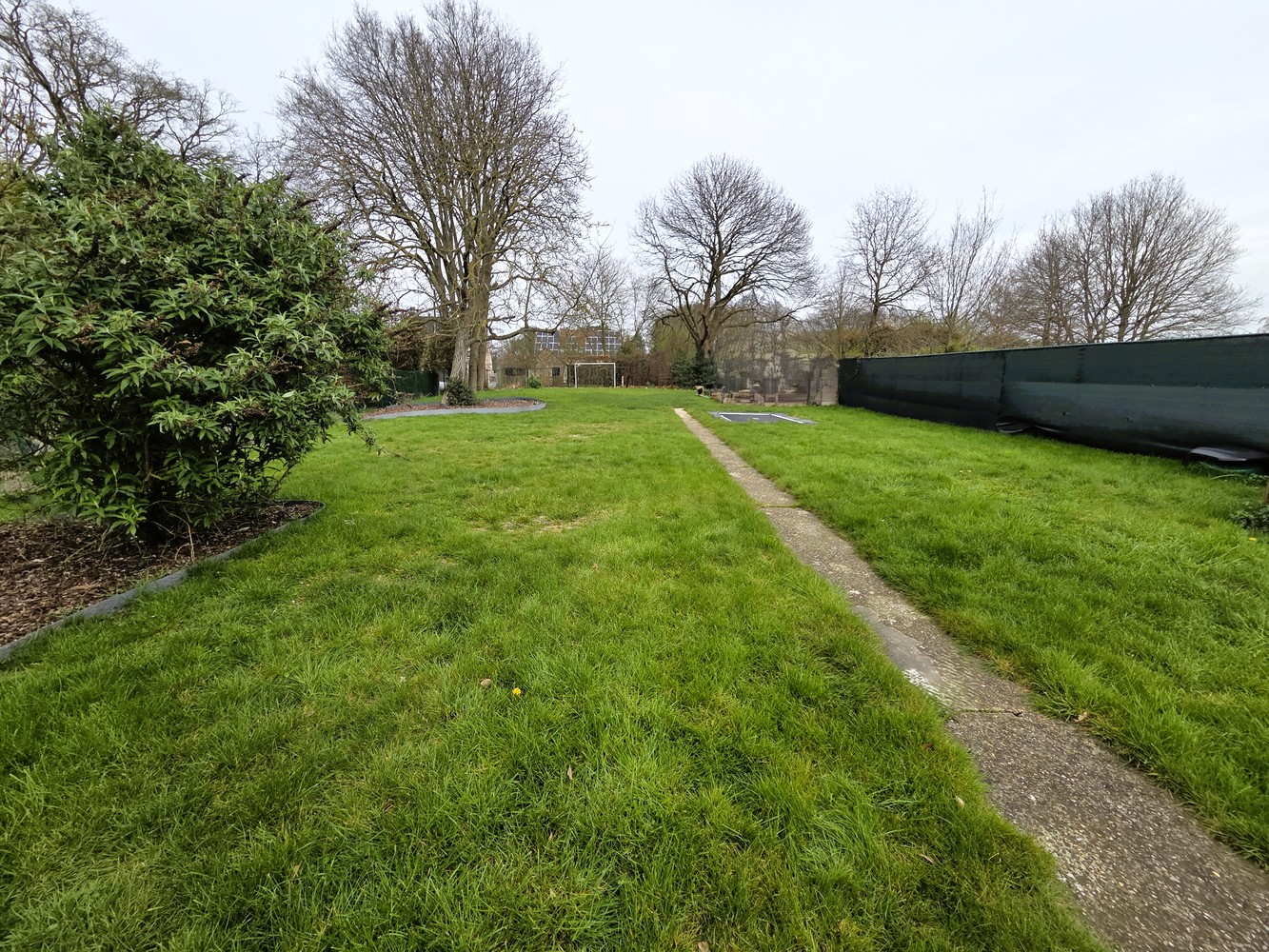 Zeer ruime woning, 3 tot 5 slaapkamers, 2 badkamers, volledig vernieuwd met ruim bijgebouw - foto 4