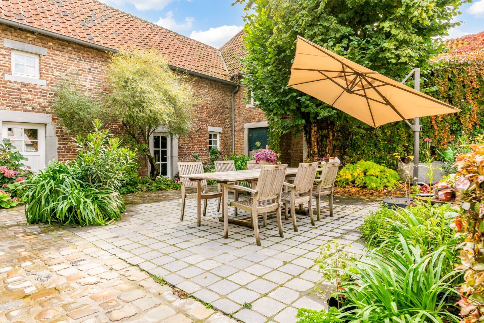 Charmante hoeve met prachtige binnenkoer + 2 gastenverblijven te Tongeren-Rutten - foto 4