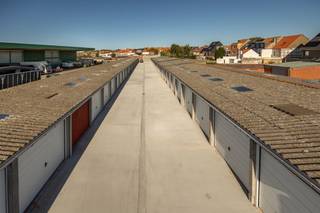 Actie: de eerste 2 maanden huurt u volledig gratis. In dit complex met vlot toegankelijke, gerenoveerde garages zijn verschillende garages te...