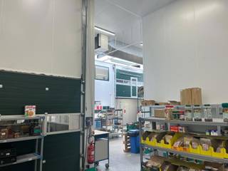 📍 Machelen ❄️ 176 m² koelruimtes 📦 143 m² opslagruimte 🏢 121 m² kantoren op verdieping ⚡ Zonnepanelen voor energie-efficiëntie Bent u actief in...