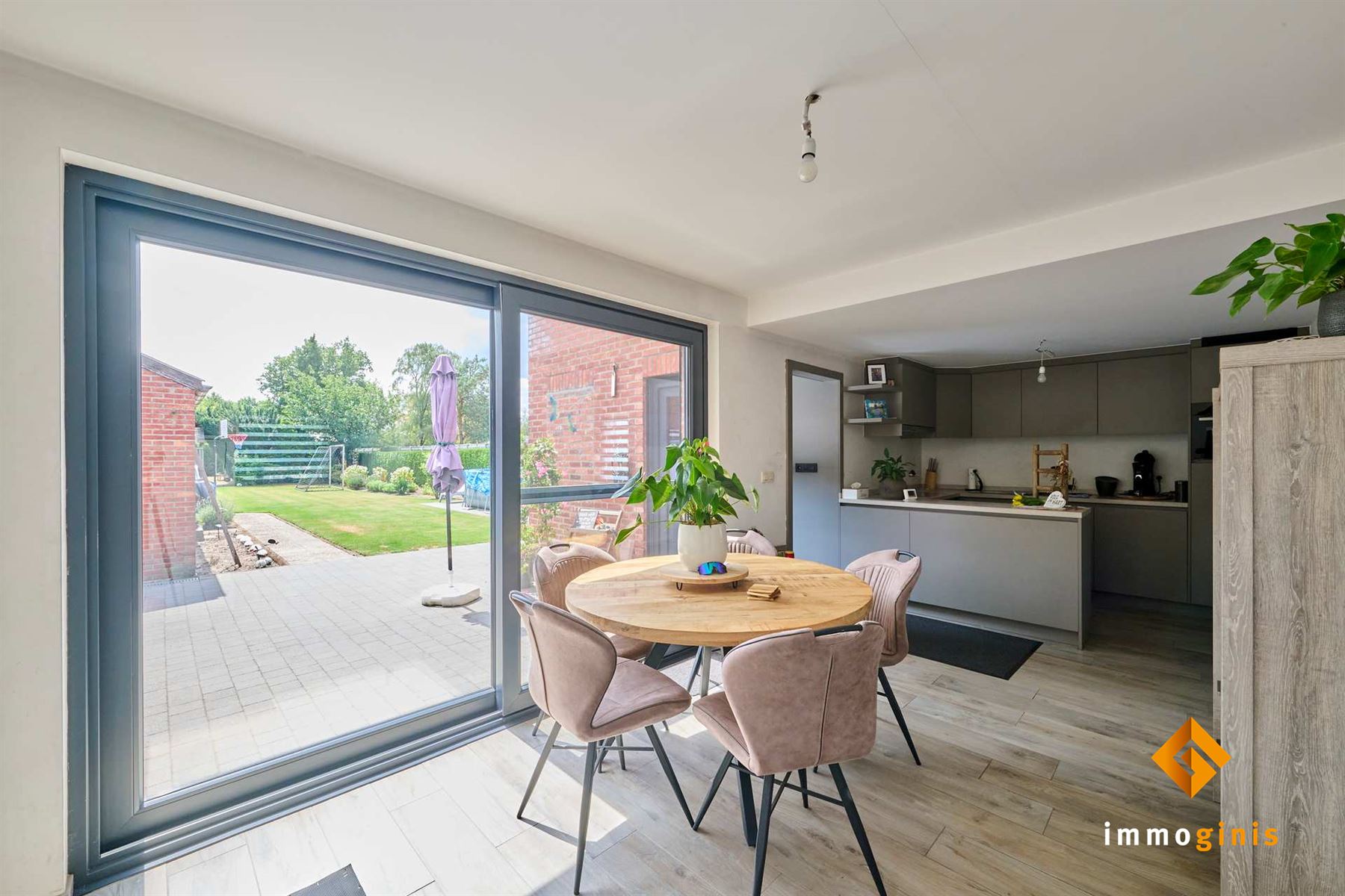 Instapklare woning met 2 slaapkamers op een perceel van 11a11ca, op een groene locatie. - foto 5