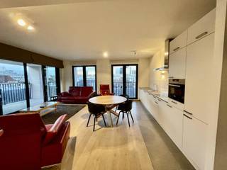 TEL: 0456 77 22 61 - MAIL: gregory.dor@weinvest.beDit gemeubeld appartement van 110 m² in uitstekende staat bevindt zich op de vijfde verdieping van...