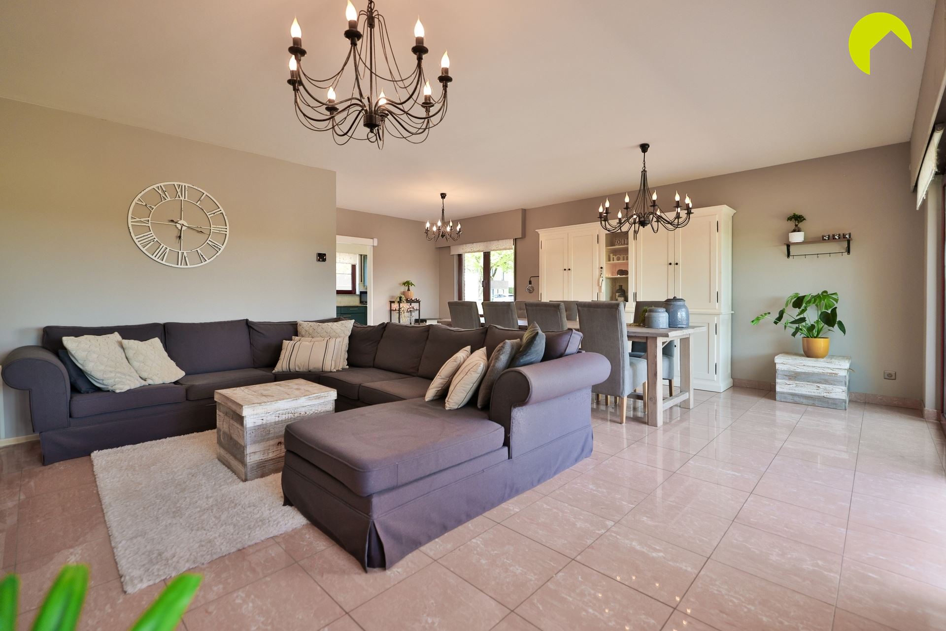 Ruime woning met 5-slpk en 2 badkamers - foto 4