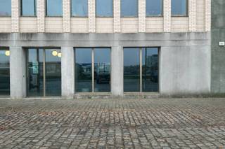 Instapklare gelijkvloerse kantoor- of showroomruimte op een absolute toplocatie in de Cadixwijk, op het Eilandje in Antwerpen. Deze...