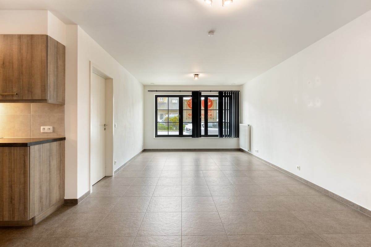 Instapklaar 1-slaapkamerappartement met garagebox in centrum Eeklo - foto 4