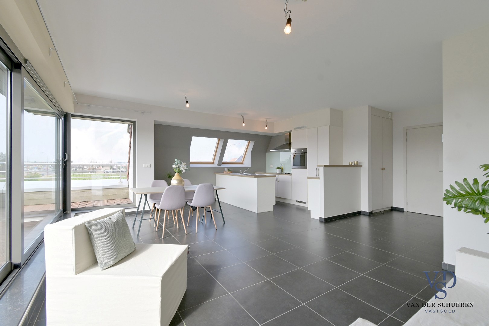 Lichtrijk appartement mét ondergrondse garage en berging. - foto 5