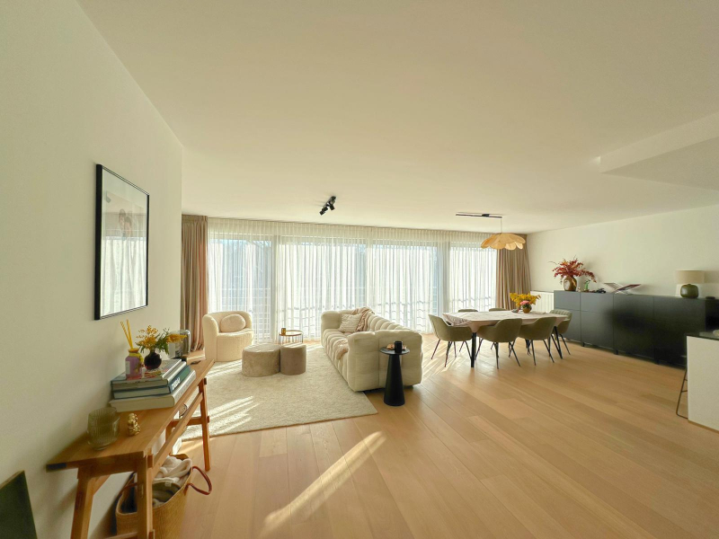 UITZONDERLIJK LICHTRIJK APPARTEMENT TE HUUR MET 3 SLPK!! - photo 4