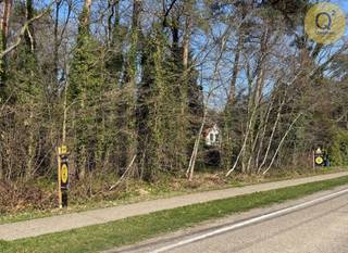 Droomt u van een luxueuze villa in het groene Zoersel? Dit uitzonderlijk brede perceel (27,5 meter breed!), gelegen tussen de Kiwilaan en de...