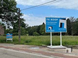 <p><span>Wil je met mij over deze grond spreken? Er is geen bouwverplichting.</span></p><p><span>Bel dan Immo Diest op 013 31 25 22 of beter nog bel Jan Vanonckelen op 0498 52 64 52.</span></p><p><span>Dan bespreken we de nieuwe voorwaarden en gaan we ter plaatse. </span></p><p><span> </span></p><p><span>Te koop in een goedgekeurde verkaveling van 4 percelen in woongebied</span></p><p><span> </span></p><p><span>LOT 4:  Blanklaerstraat 6B 3290 Schaffen-Diest</span></p><p><span> </span></p><p><span>+  groot perceel open bebouwing: 8.13 are</span></p><p><span>+  twee bouwlagen mogelijk</span></p><p><span>+ kroonlijsthoogte: 6 m</span></p><p><span>+  bouwdiepte gelijkvloers: 10 m</span></p><p><span>+  bouwdiepte eerste verdieping: 10m</span></p><p><span>+ dakhelling 45° tot 0°</span></p><p><span> </span></p><p><span>Deze bouwgrond is de ideale setting voor het crëeren van een perfecte thuis, een combinatie van goede locatie, goede verbindingen, gunstige oriëntatie én betaalbaarheid. </span></p><p><span> </span></p><p><span>+ tussen Diest en Beringen, autostrades, station Diest.... vlakbij</span></p><p><span>+ open bebouwing, voor high end woningen;</span></p><p><span>+ Aansluitingen nutsvoorzieningen reeds aanwezig;</span></p><p><span>+ Percelen achter deze percelen zijn gelegen in landbouw zone = rust en stilte én mooi uitzicht;</span></p><p><span>+ tuin is westelijk geörienteerd</span></p><p><span> </span></p><p><span>Verkoopprijs:</span><span> 160 000 Euro + kosten koper</span><span>  ( exclusief 3 000 Euro + BTW voor verkavelingsdossier, opmeting, nutsvoorzieningen en verkavelingsakte )</span></p><p><span> </span></p>