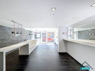 In het bruisende centrum van Aartrijke vind je deze instapklare handelszaak, ideaal voor wie op zoek is naar een goed bereikbare en zichtbare...