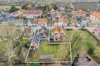 This surprisingly spacious (351m² living area), multipurpose house on a 1168m² plot is for sale along the Vissersstraat. This detached house (with...