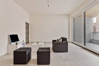 Dit gelijkvloers nieuwbouwappartement is gelegen in residentie Rembrandt op centrale ligging in Wielsbeke. Het afgewerkt appartement geniet van...