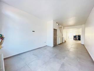 Ruime gerenoveerde woning in centrum Menen.Indeling:gelijkvloers: ruime woonkamer met open keuken, wasruimte met aansluitend toilet, Zuidgerichte...