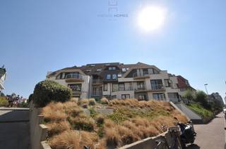 Zeer goed gelegen  autostaanplaats in de residentie Chenoy Manor aan het Manitobaplein.  Ingang via de Engelsestraat.  Afmeting: 4,50 x...