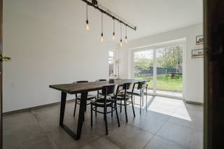 De Steenstraat has an excellent location in Heule. Thanks to the easy connection by bike and car, it is possible to access roads and other...