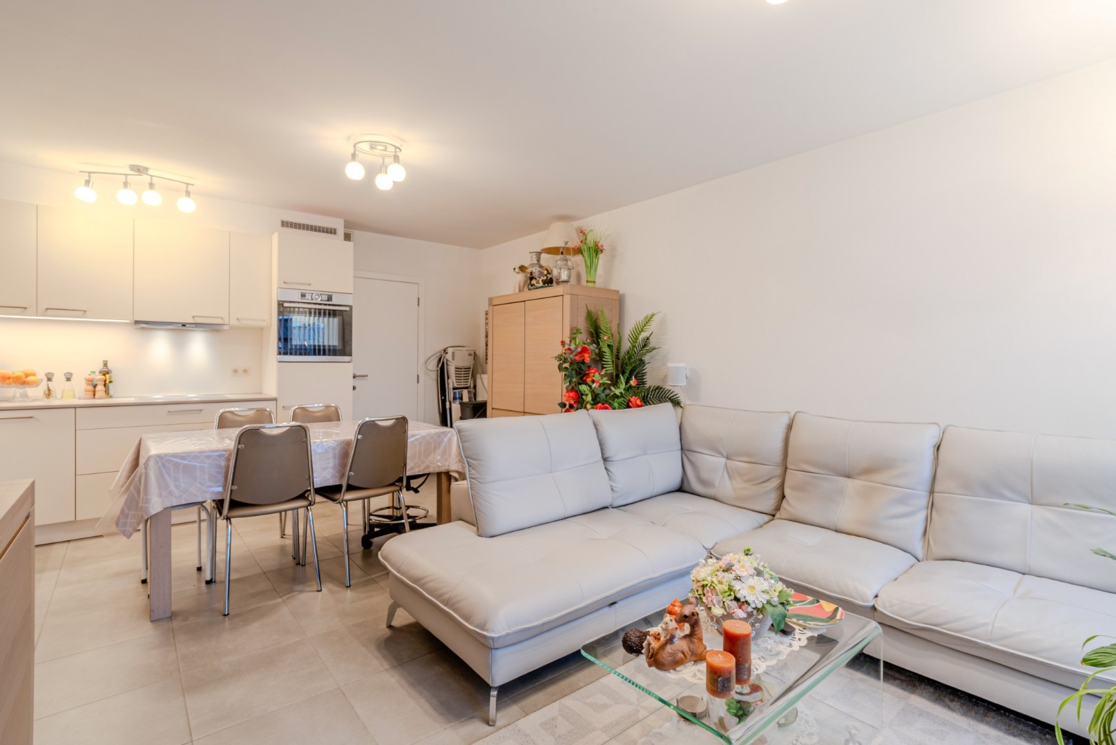 INSTAPKLAAR APPARTEMENT met 3 slaapkamers en GARAGE! - foto 3