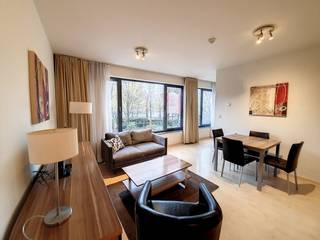 Dit 1slaapkamer appartement is gelegen op de 2 de verdieping te Groendreef 14, bus C2 te 1000 BrusselHet appartement is gemakkelijk bereikbaar door de nabijheid van het Noordstation en metro Yser en tal van buslijnen.Het appartement bestaat uit:-Living ruimte 30m² met open ingerichte keuken- 1 open slaapkamer naast de woonkamer (+/-13m²)-Badkamer met douche en wc-BergingDe huurprijs bedraagt 900€ + Forfait 50€. De kosten voor electriciteit, water en internet zijn individuele lasten voor de huurder.