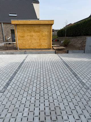 Autostaanplaats te koop gelegen te Kathelijne Idestraat, Assebroek.  Rustig gelegen en vlakbij Brugge centrum.Totale grondopp: 2,5m x 5m =...