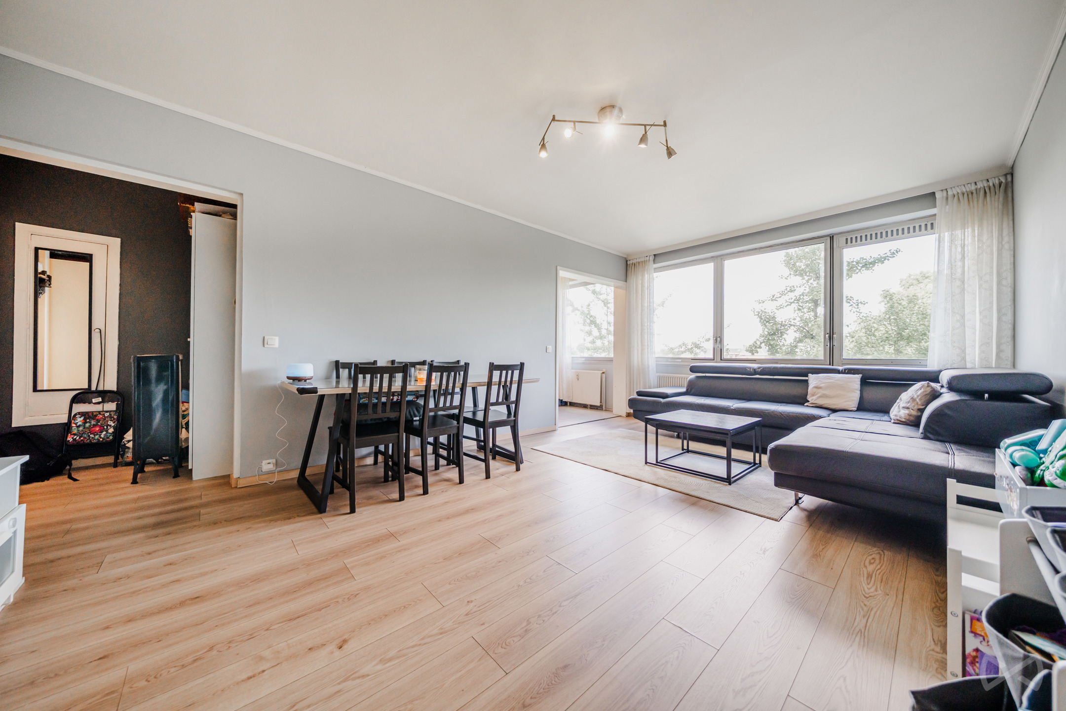 📍 SCHAARBEEK – Gerenoveerd 1SLK appart met open uitzicht - foto 2