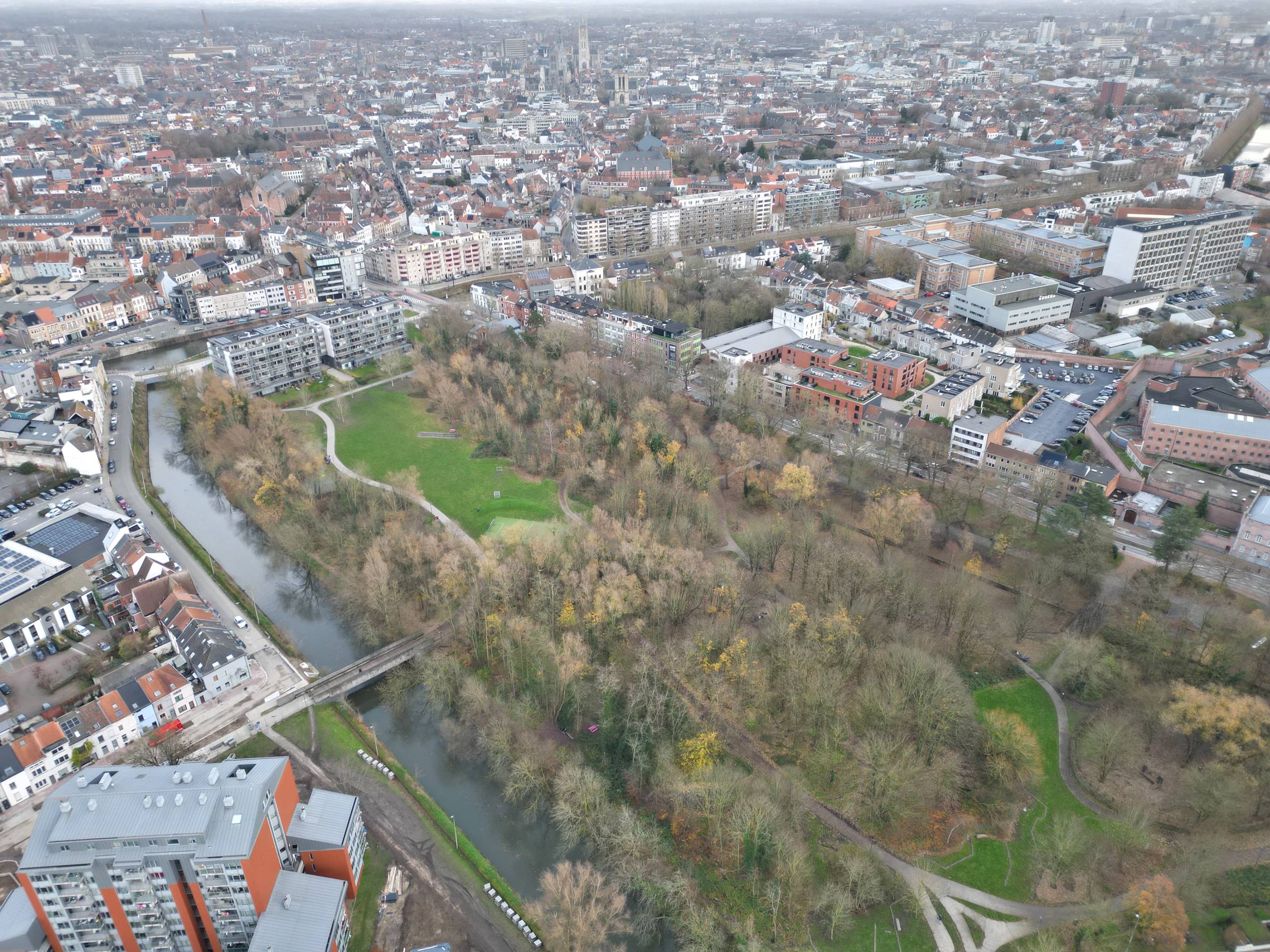 Stijlvol en instapklaar 3-slaapkamerappartement (163 m²) met zonnig terras nabij de Coupure - foto 3