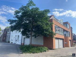 RUIM EN LICHTRIJK DUPLEX APPT MET 3 SLKS EN GARAGE - MET ZICHT OP DE SCHELDEWelkom in dit unieke duplex appartement van 111 m² waarin u een...