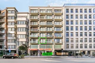 Dit zorgvuldig studio-appartement bevindt zich pal in het centrum van Oostende. Om de hoek bevinden zich de zeedijk, talloze horeca-etablissementen...