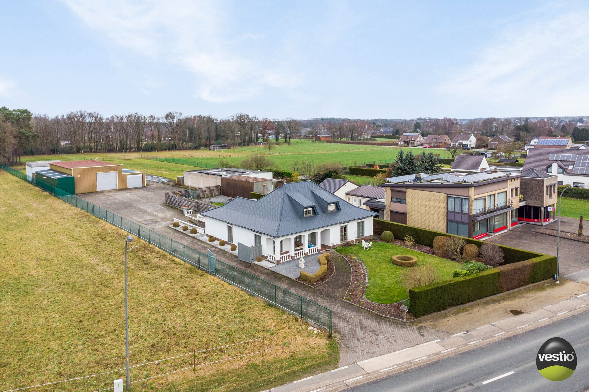RUIME VILLA MET 1,2 HECTARE WEILANDEN - photo 5