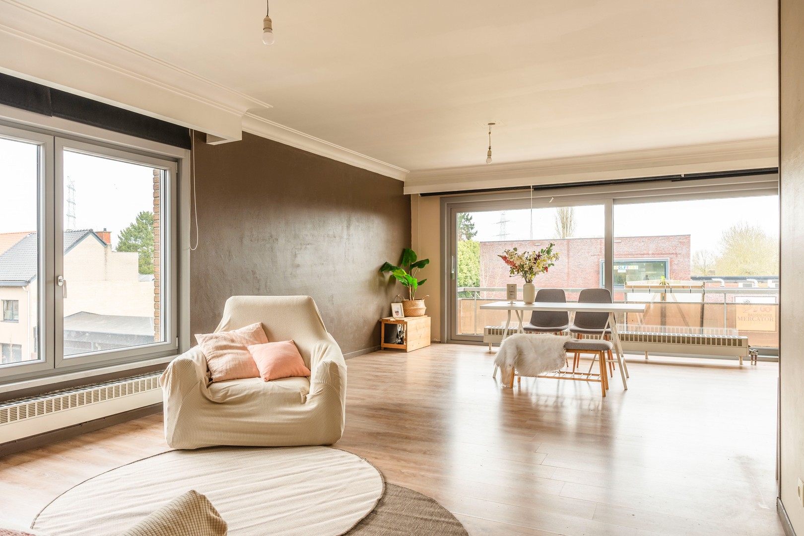 Ruim en lichtrijk appartement met garage - foto 4